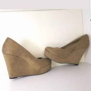 Soda Platform Wedge Pumps